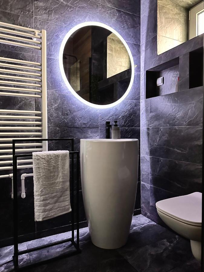 Lv Luxury Apart - One Minute Away From Train Station Predeal Exterior foto